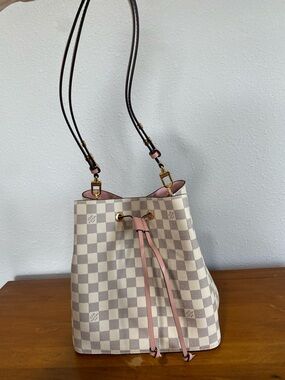 Luxury Cream Check Drawstring Shoulder Bag with Pink Trim